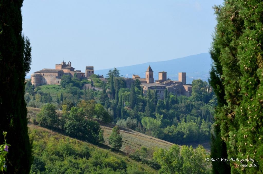 צ'רטאלדו Agriturismo Il Torrione מראה חיצוני תמונה