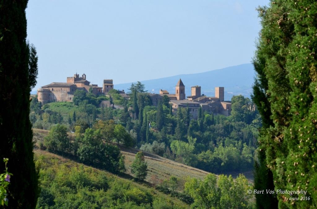 הוילה צ'רטאלדו Agriturismo Il Torrione מראה חיצוני תמונה