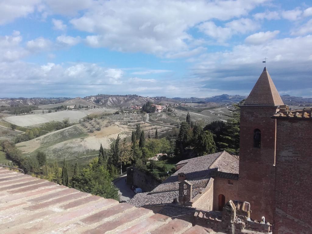 צ'רטאלדו Agriturismo Il Torrione מראה חיצוני תמונה