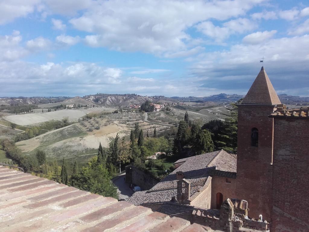 הוילה צ'רטאלדו Agriturismo Il Torrione מראה חיצוני תמונה