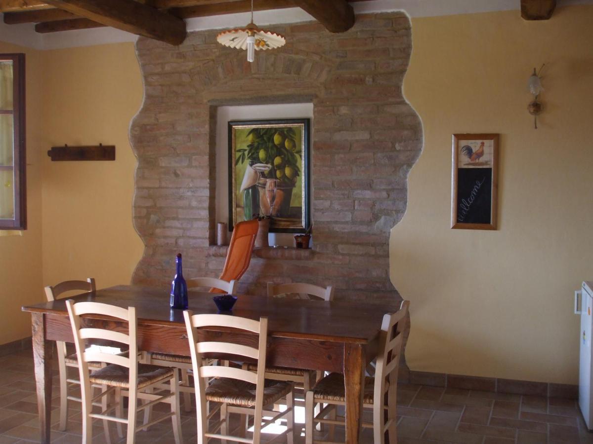 צ'רטאלדו Agriturismo Il Torrione חדר תמונה