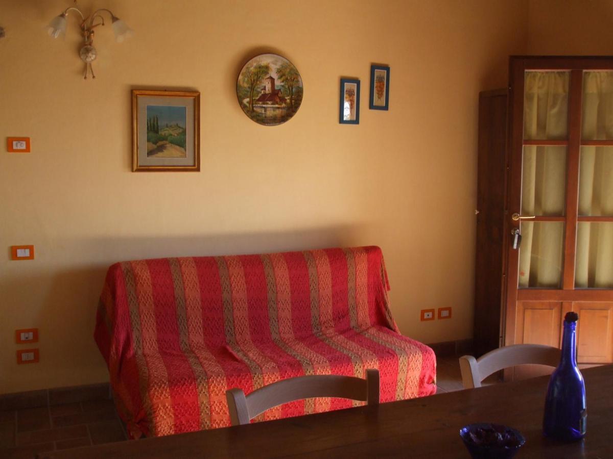 צ'רטאלדו Agriturismo Il Torrione חדר תמונה